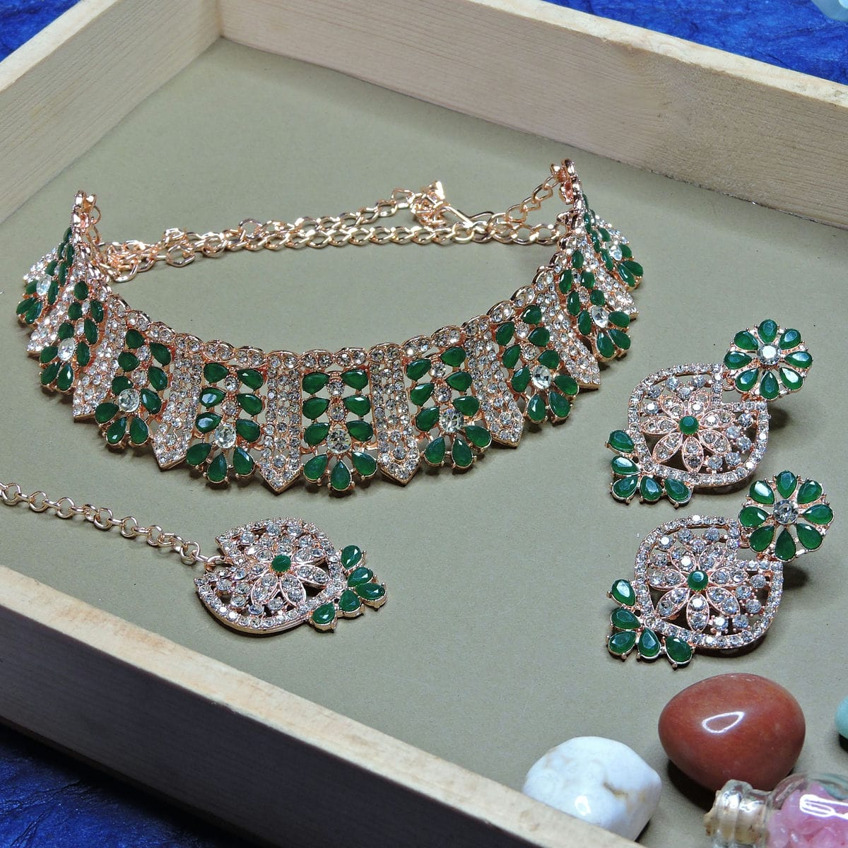 Alloy Choker Necklace Set In Green Colour