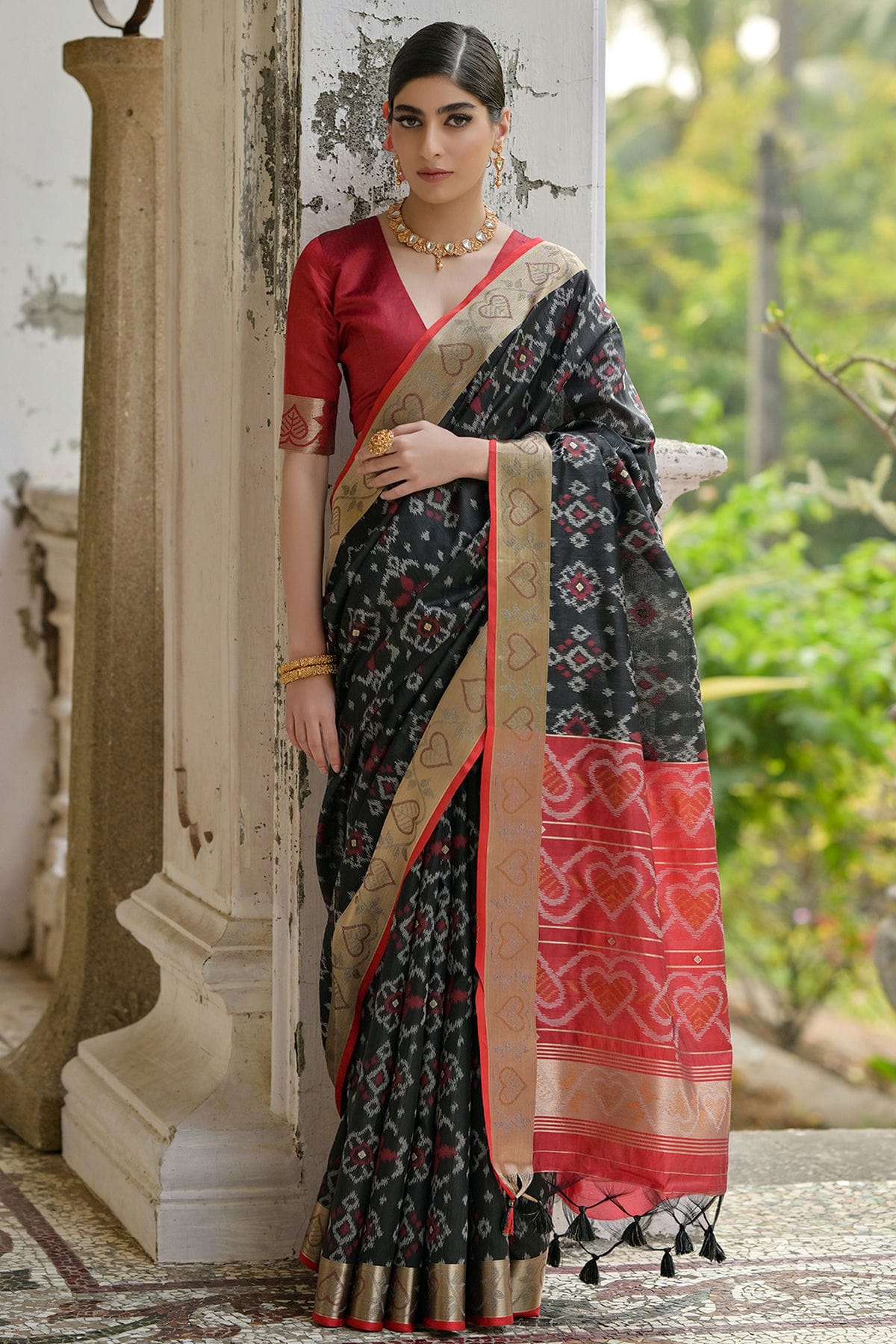 Black-Colour-Woven-Work-Raw-Silk-Saree-VSSD1260033