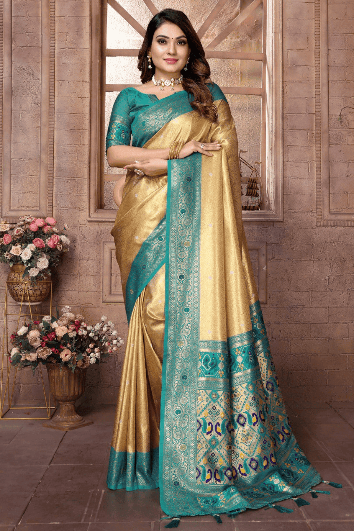 Cream-Colour-Woven-Work-Pure-Banarasi-Tissue-Silk-Traditional-Saree-VSSD1250330