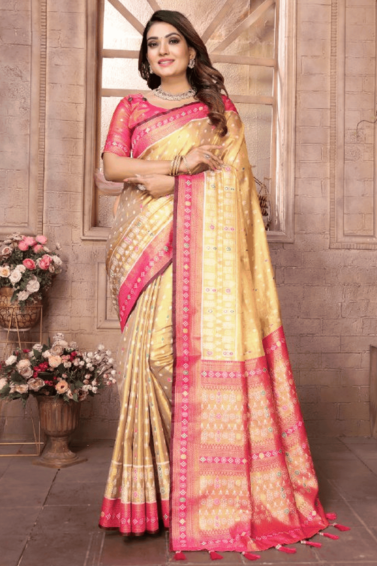 Gold-Colour-Woven-Work-Pure-Banarasi-Tissue-Silk-Traditional-Saree-VSSD1250301