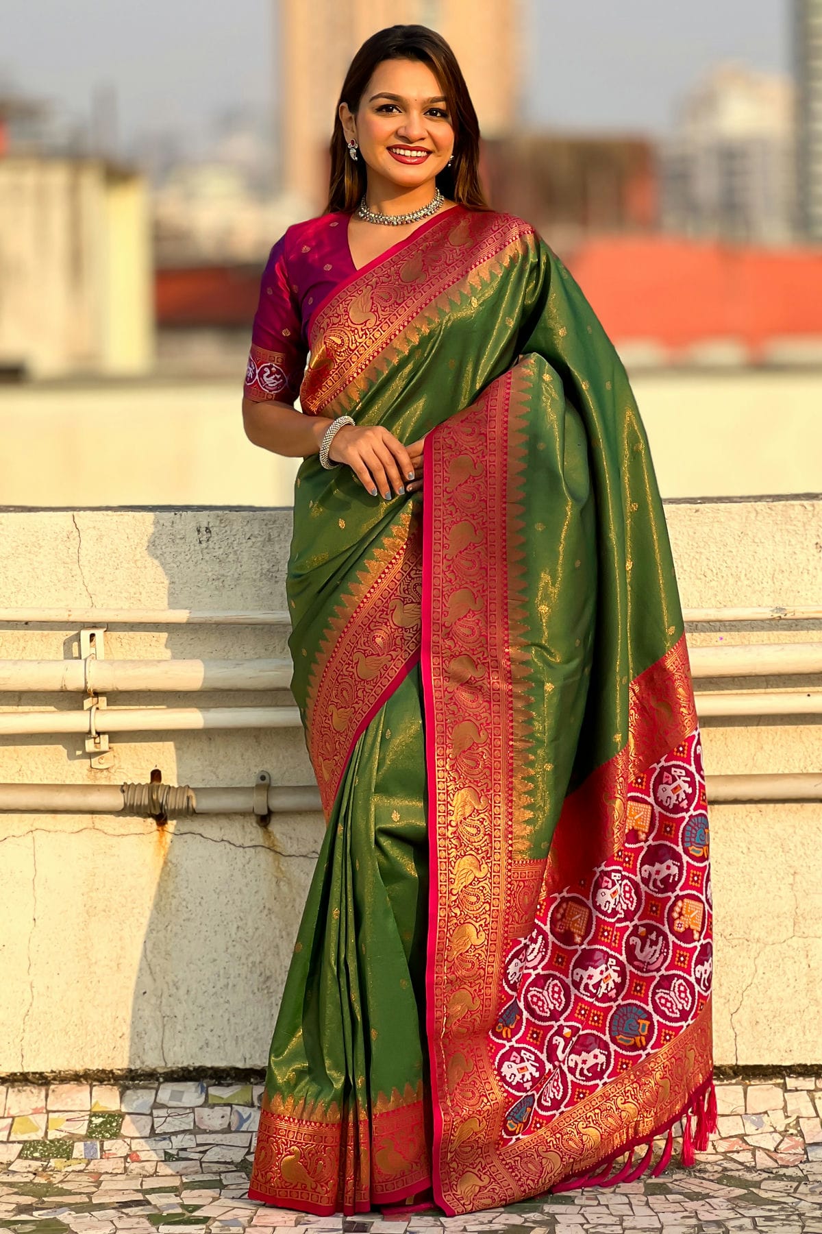 Green-Colour-Tissue-Traditional-Saree-VSSD1112594