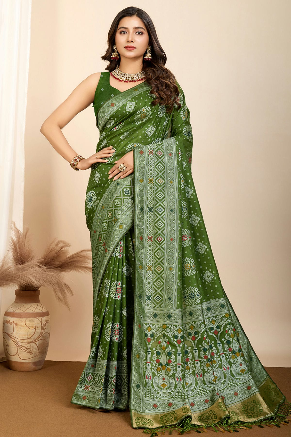 Mehendi-Green-Colour-Soft-Silk-Traditional-Saree-VSSD1112695