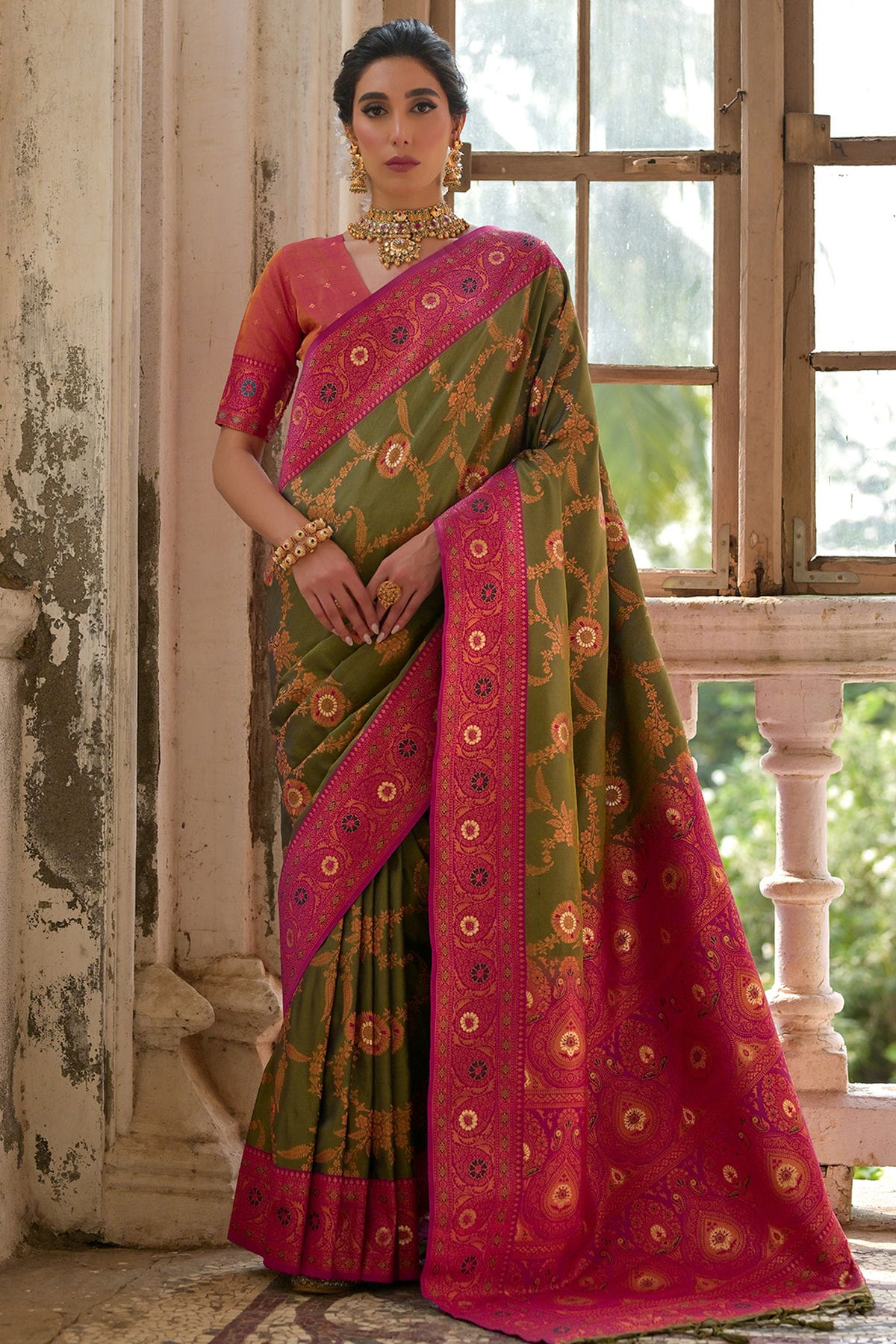 Mehendi-Green-Colour-Woven-Work-Banarasi-Silk-Saree-VSSD1260002