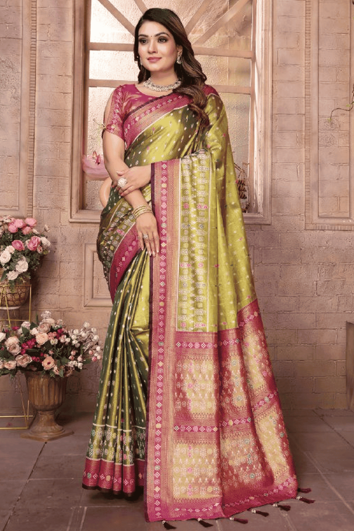 Mehendi-Green-Colour-Woven-Work-Pure-Banarasi-Tissue-Silk-Traditional-Saree-VSSD1250300