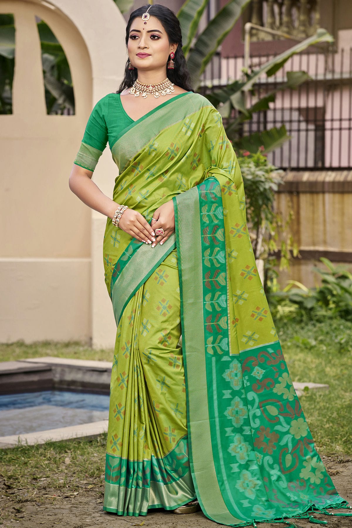 Pista-Green-Colour-Woven-Work-Silk-Traditional-Saree-VSSD1103307