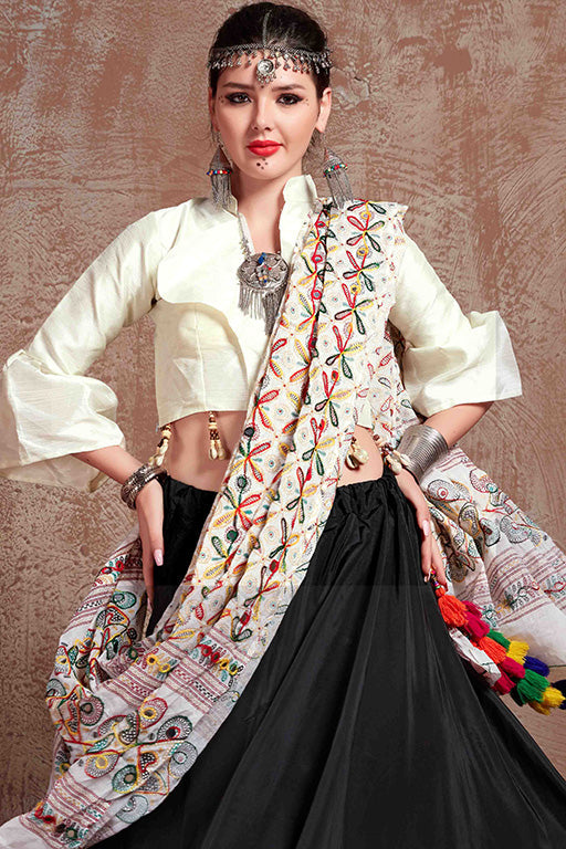 Black Colour Taffeta Silk Navratri Lehenga Choli vastradi